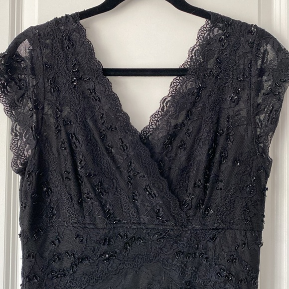 Lace sequin stretchy black dress. Size 10 - Picture 3 of 4